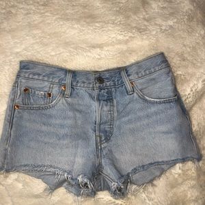 Levi’s light acid wash high waisted shorts